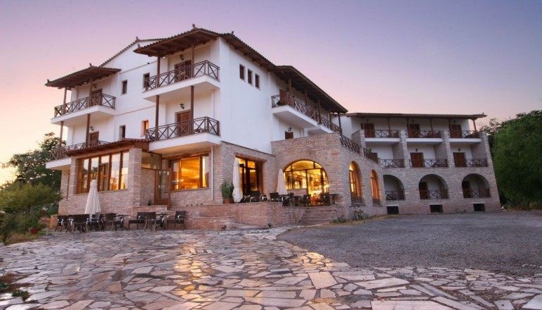 Mont Helmos Hotel 
Χειμερινή απόδραση στα Καλάβρυτα