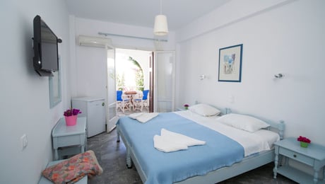 Karanasos Hotel - Μπατσί, Άνδρος