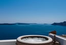 4* La Maltese Oia Luxury Suites