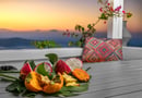 Σαντορίνη με πρωινό για 2 άτομα + παιδί Δωρεάν
