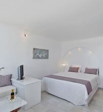 4* Iliovasilema Suites Santorini