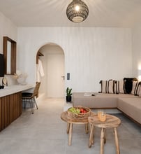 Polis of Naxos Stylish Suites