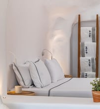 Numa - Φηρά, Σαντορίνη