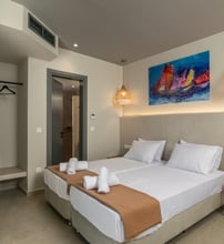 Afroessa - Αδάμαντας, Μήλος