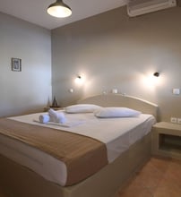 Couvaros Apartments & Suites