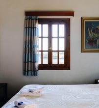 Drymna Hotel - Τριζόνια, Φωκίδα