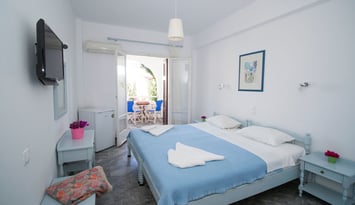 Karanasos Hotel - Μπατσί, Άνδρος