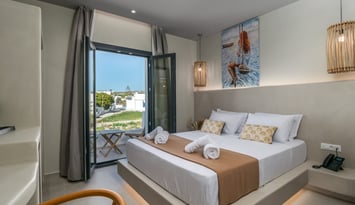 Afroessa - Αδάμαντας, Μήλος