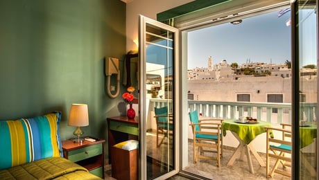 Dionysis Studios - Αδάμαντας, Μήλος