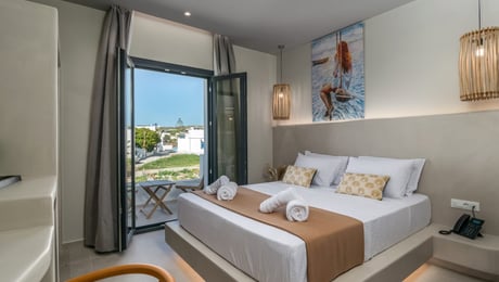 Afroessa - Αδάμαντας, Μήλος