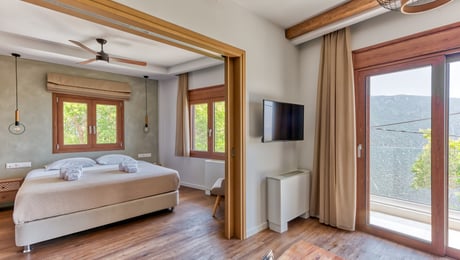 Komody Apartments - Δελφοί