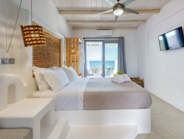 Blue Waves Suites & Apartments Paros