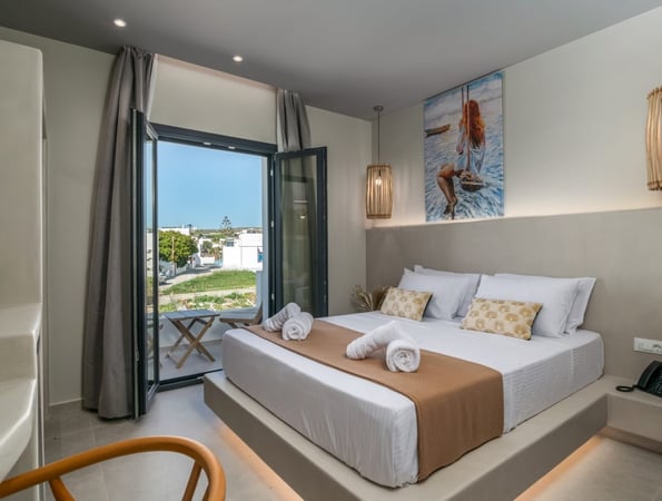 Afroessa - Αδάμαντας, Μήλος