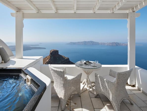 4* Iliovasilema Suites Santorini