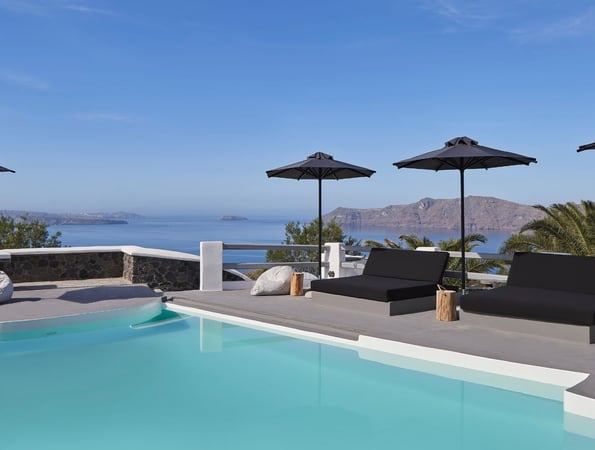 4* Mr & Mrs White Santorini