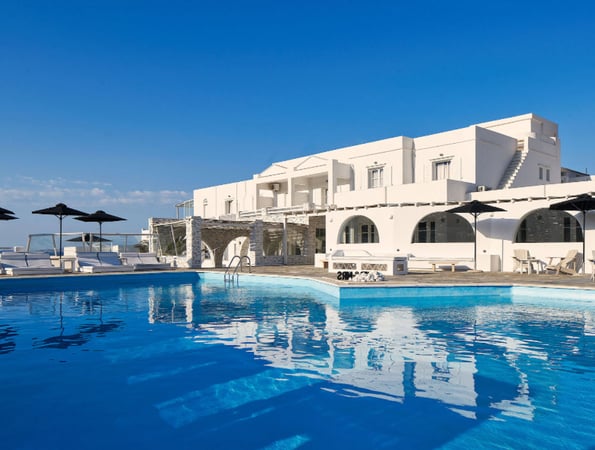 4* Mr & Mrs White Tinos