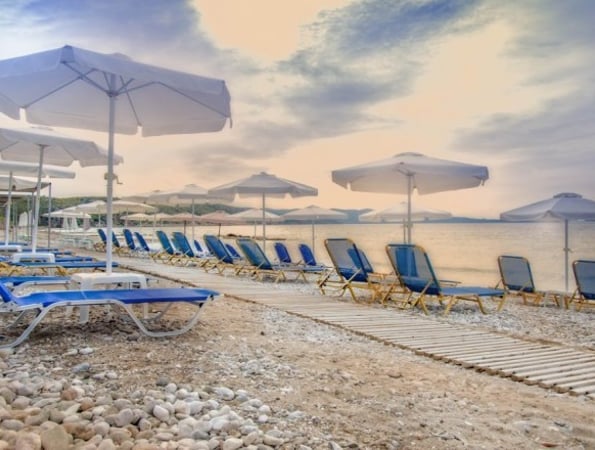 Eden Beach Plaka Hotel