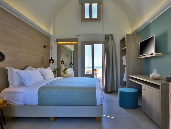 4* Fileria Suites Santorini