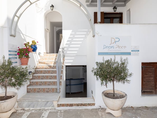 Depis Place Studios & Apartments