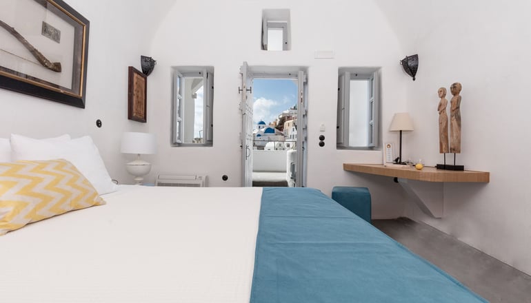 4* Ducato di Oia Santorini