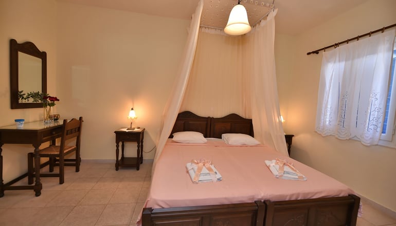 Matas Apartments Tinos
