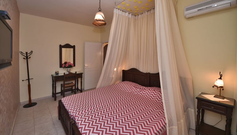 Matas Apartments Tinos