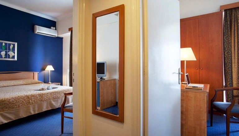 4* Lucy Hotel - Χαλκίδα