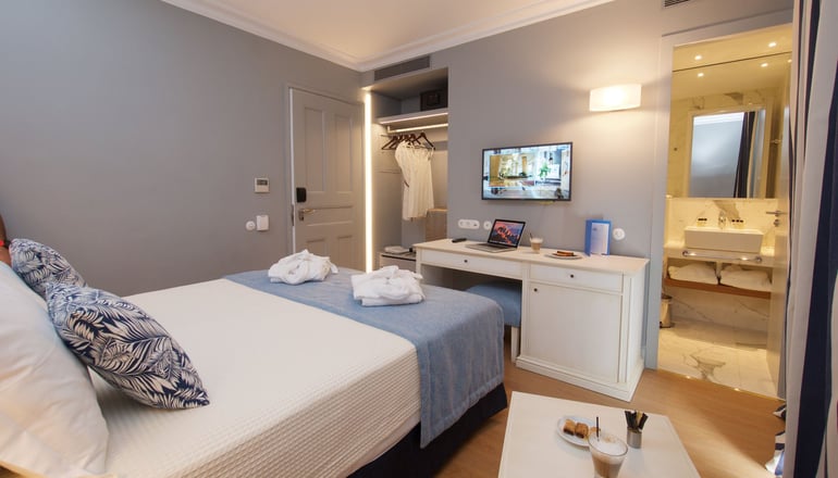 4* Aenos Hotel..