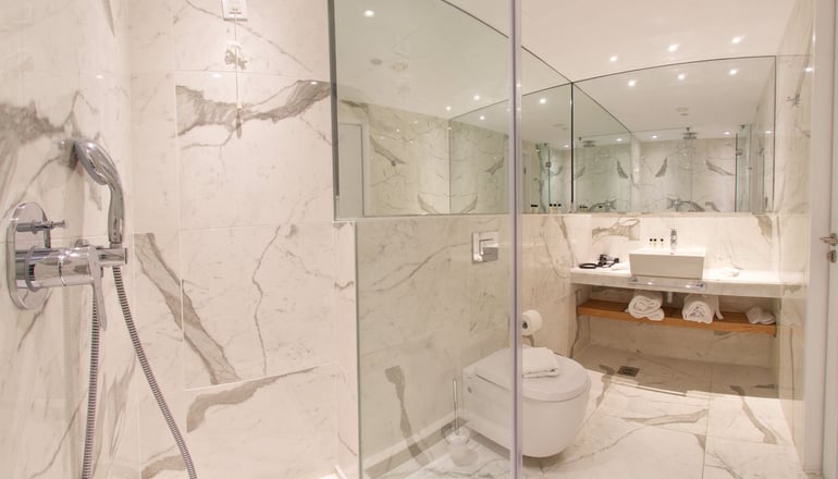 4* Aenos Hotel..