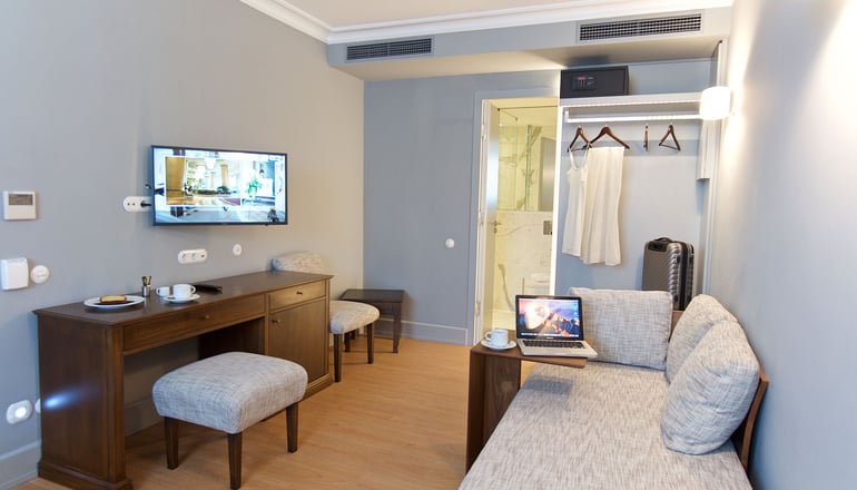 4* Aenos Hotel..
