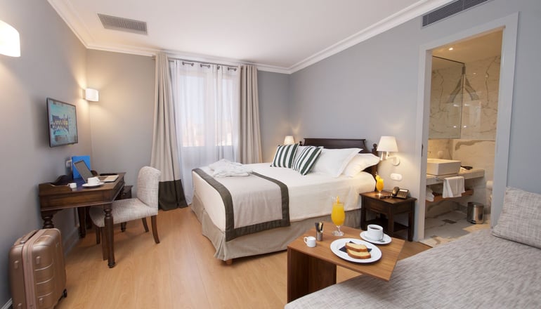 4* Aenos Hotel..