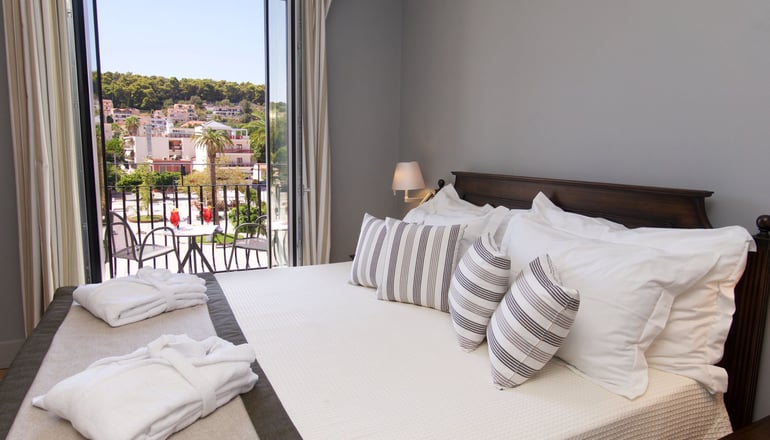 4* Aenos Hotel..