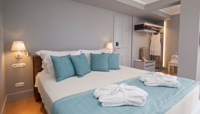 4* Aenos Hotel..