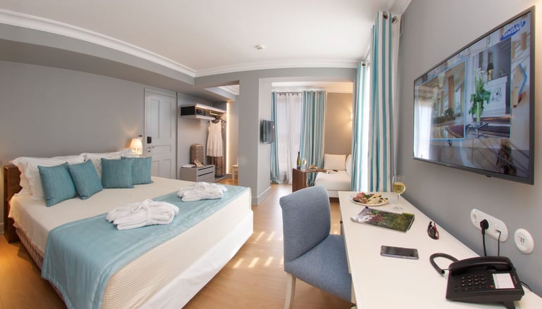 4* Aenos Hotel..