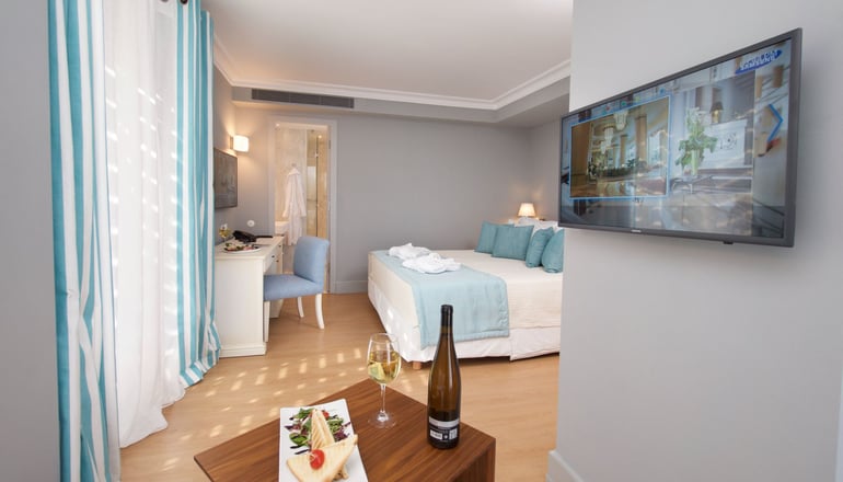 4* Aenos Hotel..