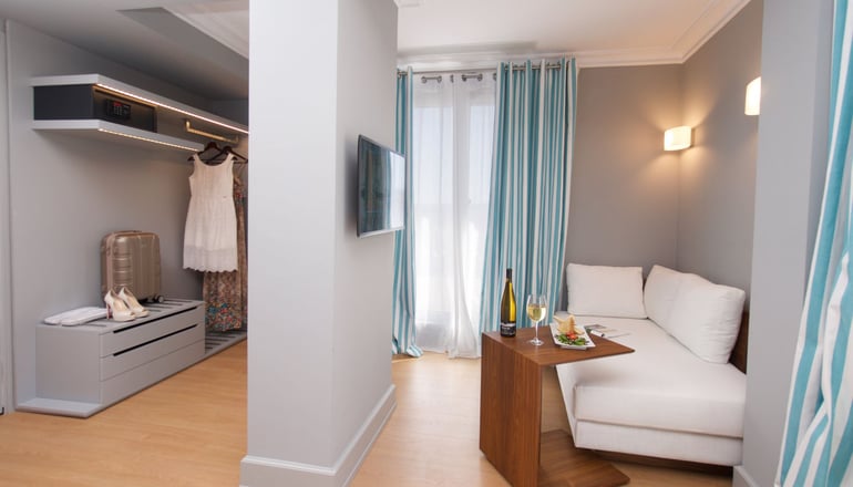 4* Aenos Hotel..