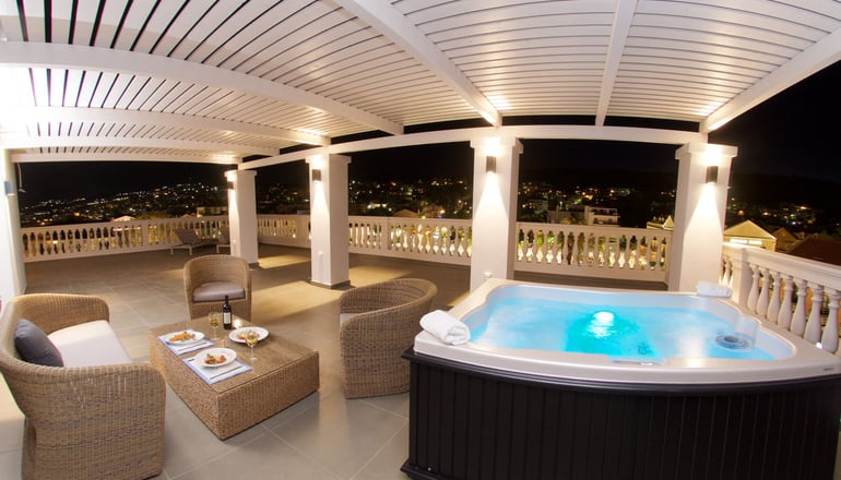 4* Aenos Hotel..