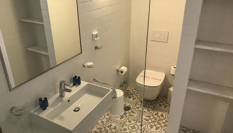 Adonis Hotel & Apartments