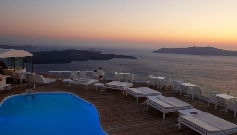 5* Sun Rocks Santorini