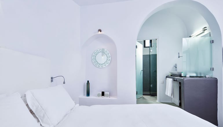 5* Sun Rocks Santorini