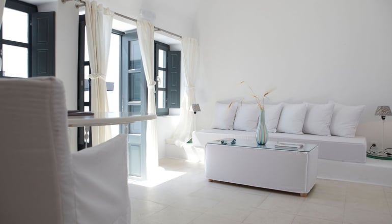 5* Sun Rocks Santorini