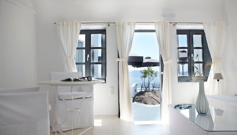 5* Sun Rocks Santorini