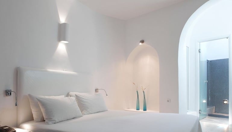 5* Sun Rocks Santorini