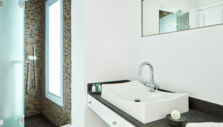 5* Sun Rocks Santorini