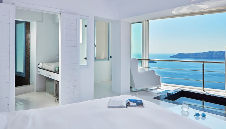 5* Sun Rocks Santorini