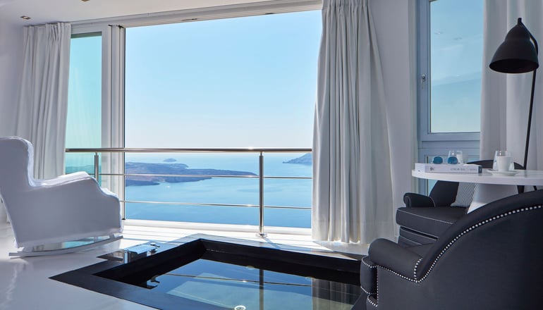 5* Sun Rocks Santorini