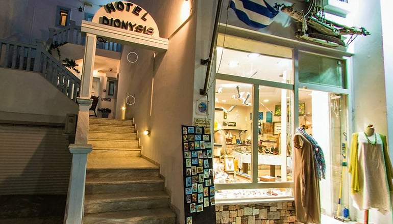 Dionysis Studios - Αδάμαντας, Μήλος