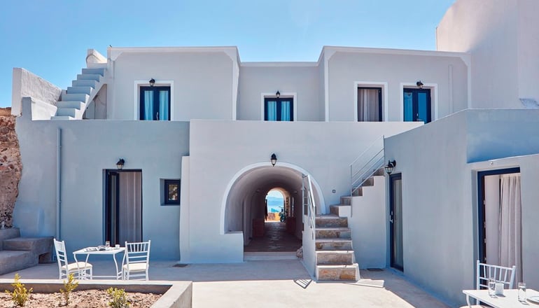 4* La Maltese Oia Luxury Suites