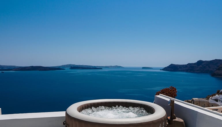 4* La Maltese Oia Luxury Suites