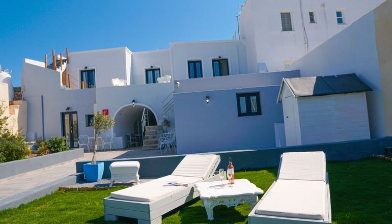 4* La Maltese Oia Luxury Suites
